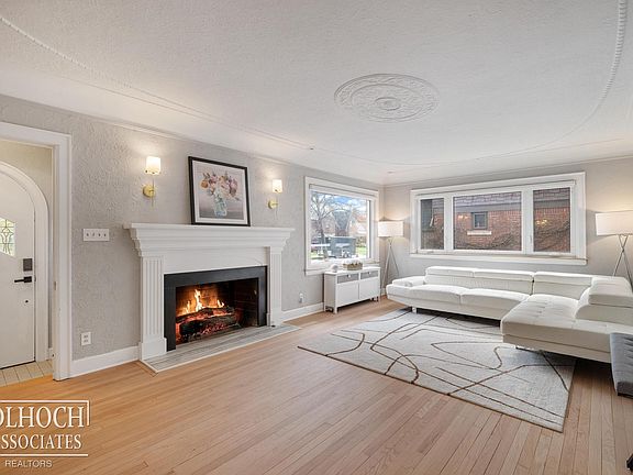 2nd image of 601 Fisher Rd