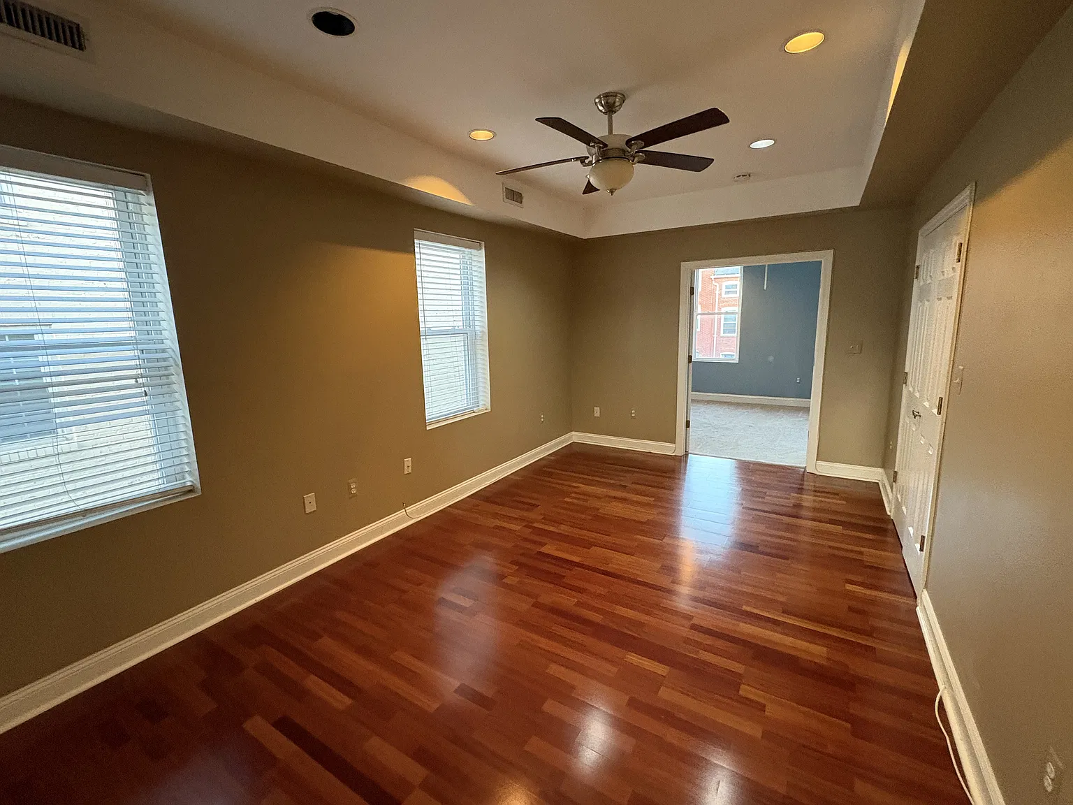 1 bed, 750 sqft, $1,300 — Photo 3