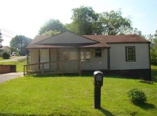 1114 Brookfield Ave, Pulaski, VA 24301