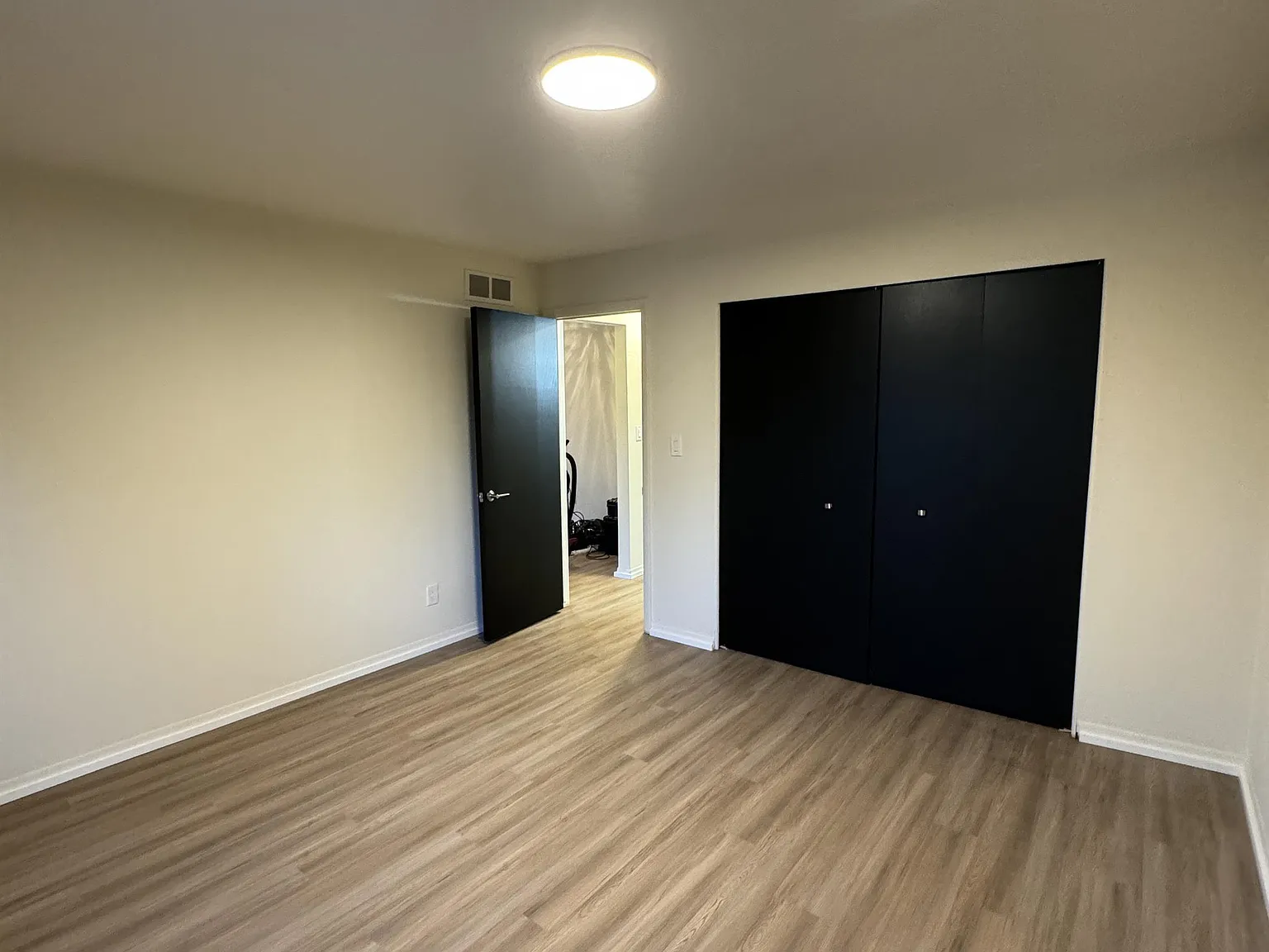 510 Montrose - 8 — Photo 2