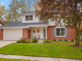 1489 McCormick Pl, Wheaton, IL 60189