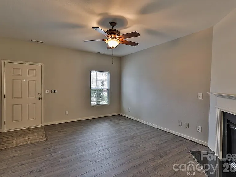 8946 Chalkstone Rd — Photo 17