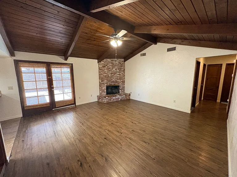 2943 W Ashland Ave — Photo 21