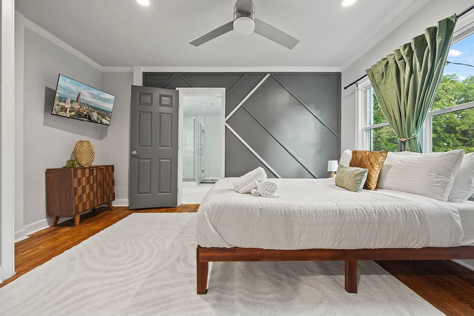 3 bed, 2.0 bath, $5,846 — Photo 4