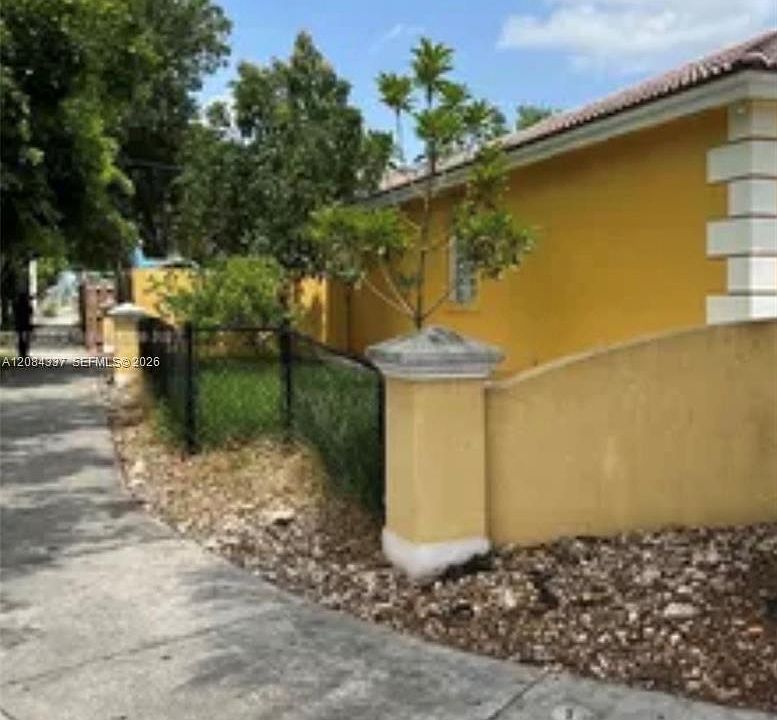 1st image of 5 SW 15th Ave