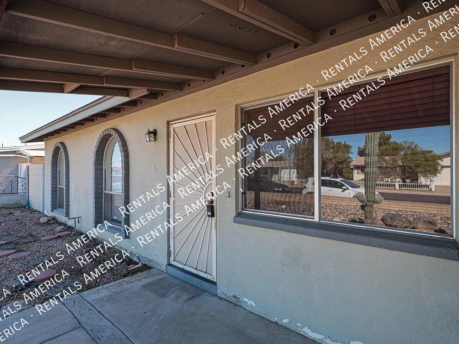No HOA,- Diving Pool- Mesa Home- 3 bedrooms 2 bath — Photo 4