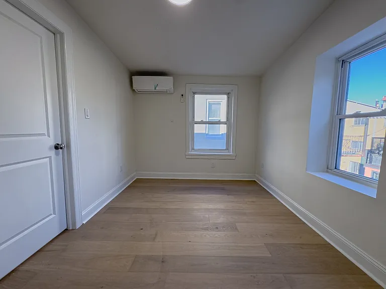 2039 Green St #3R — Photo 11