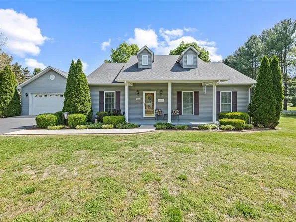 1079 Hassler Ln, Byrdstown, TN 38549