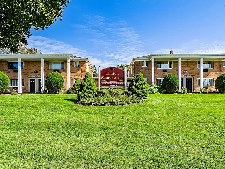 Clinton Manor Arms Apartments — Photo 13