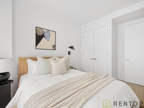 3rd image of 555 W 45th St #3C