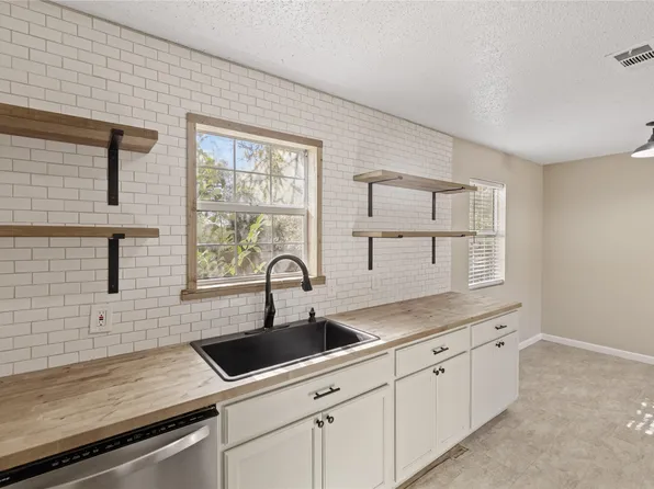 6063 Meandering Rd, Fort Worth, TX 76114