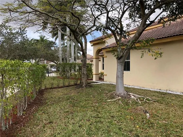 693 Live Oak Ln — Photo 11