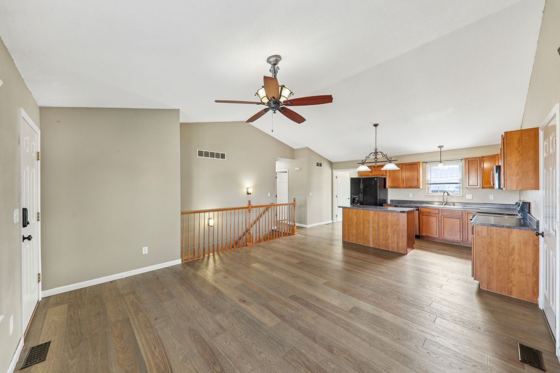 10534 Prairie Dr-007.jpg