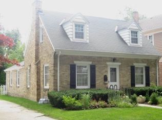 2352 N 86th St, Wauwatosa, WI 53226