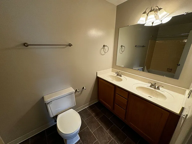 Coventry Court West Apartments — Photo 106