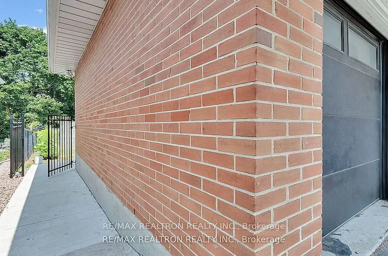 1282 Winter Ave #BASEMENT — Photo 2