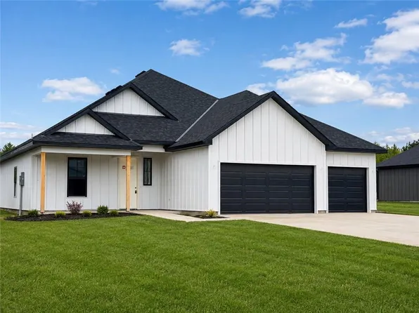 322 NE 51st Rd, Warrensburg, MO 64093