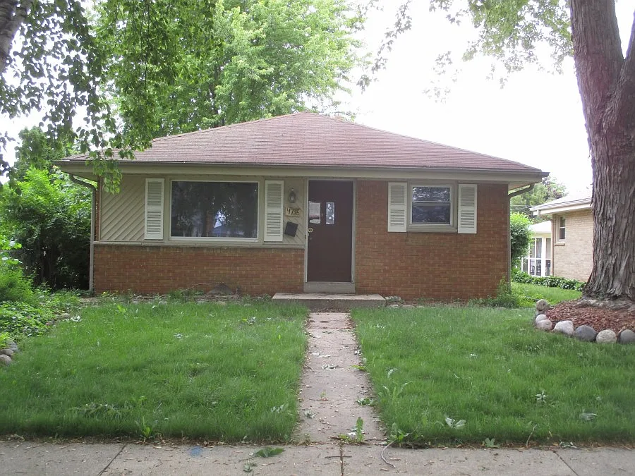 4736 N 90th St photo 1