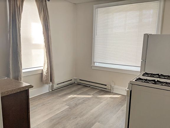 4th image of 1178 Beaconsfield Ave APT 1