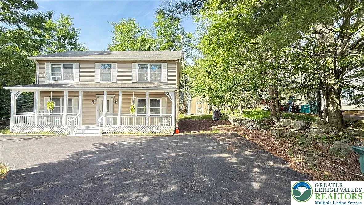 3 bed, 1.5 bath, 1728 sqft, $2,100 — Photo 1