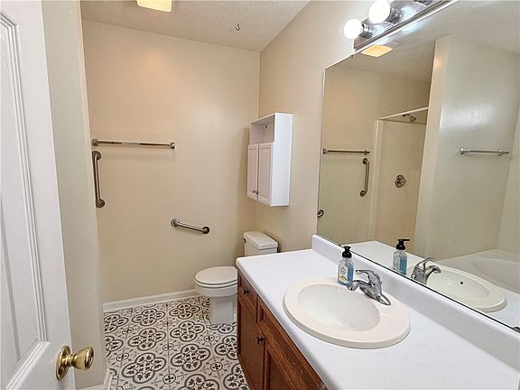 5th image of 1011 Pleasant Ave