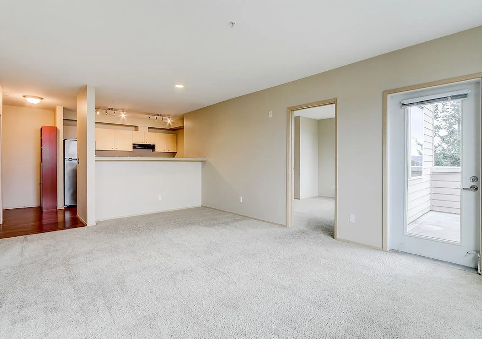 3213 Harbor Ave SW — Photo 4