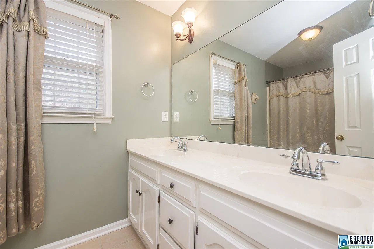 1039 Independence Ct — Photo 2