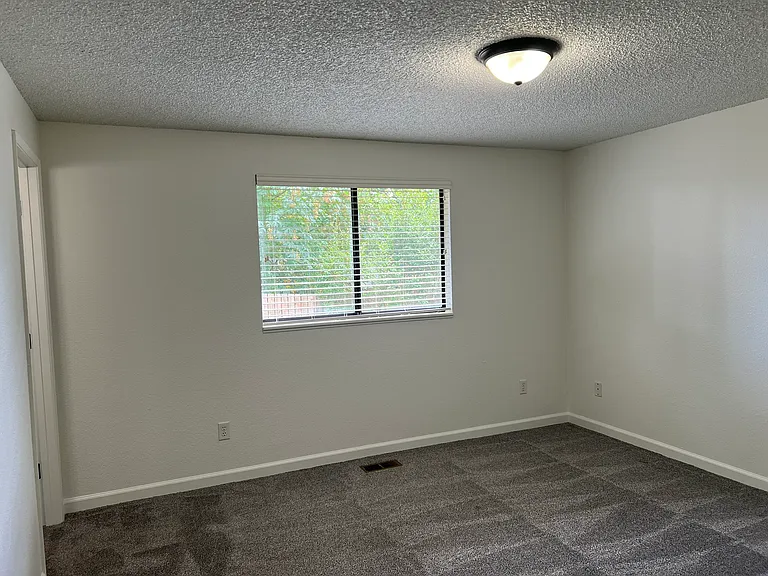 1078 SE Fir Grove Loop — Photo 10