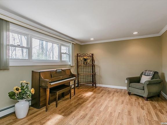 3rd image of 20 Farmview Dr