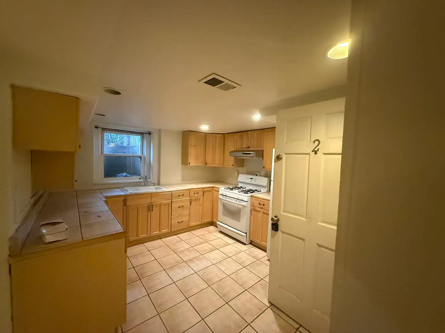 1 bed, 1100 sqft, $1,250 — Photo 2