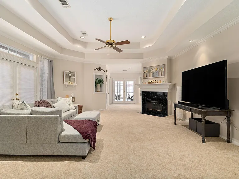 1907 Emerald Ct — Photo 5