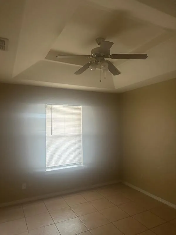 Building Photo - 807 W Emerald Dr #D