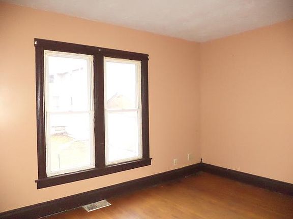 3rd image of 305 W North St