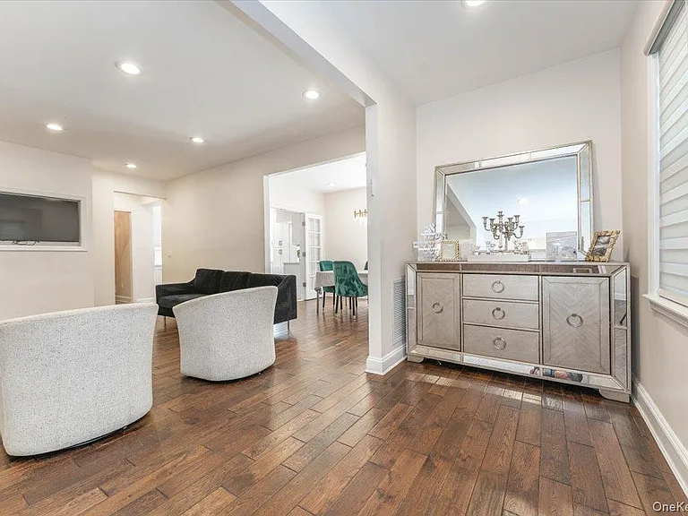266 Rockaway Tpke — Photo 3