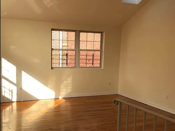 104-43 Ditmars Boulevard image 6 of 12