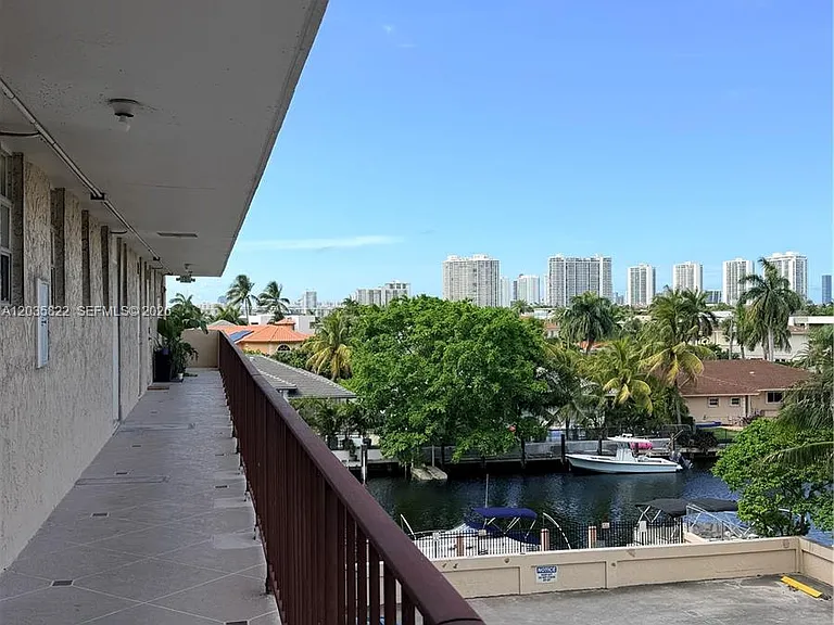 2903 N Miami Beach Blvd #406 — Photo 15