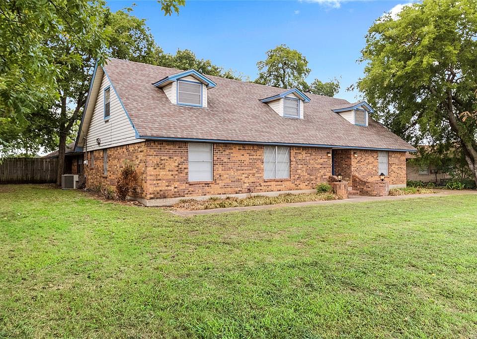 505 S Bond St, Whitewright, TX 75491 Zillow