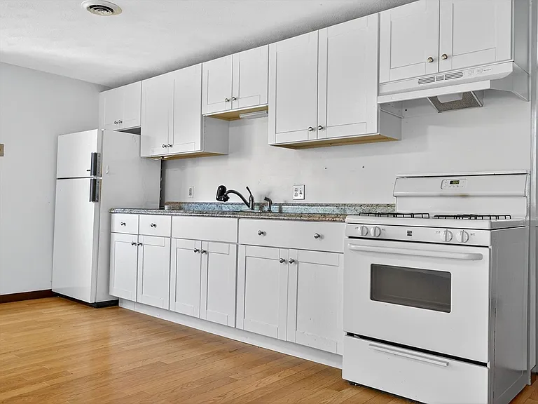27 Joseph St #3 — Photo 4