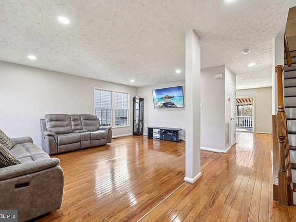 2nd image of 9608 Norfolk Ave