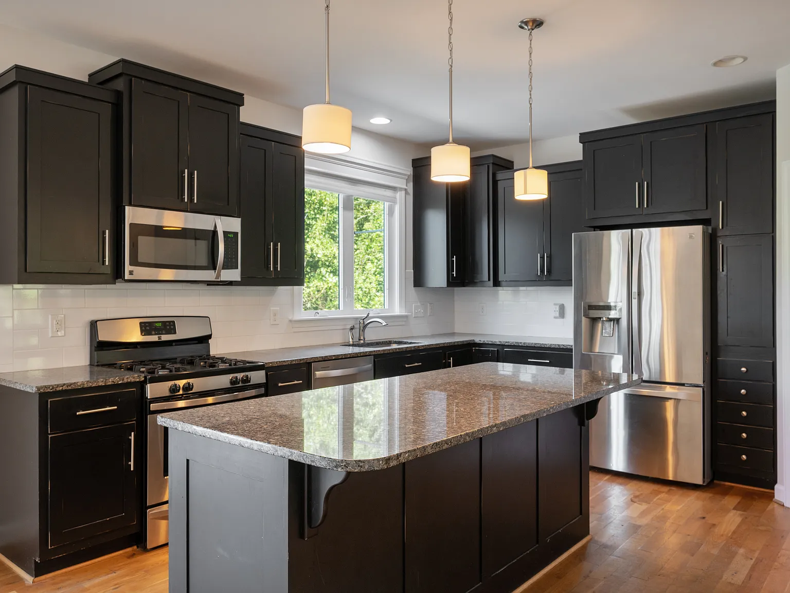 4 bed, 3.5 bath, 2661 sqft, $3,400 — Photo 4