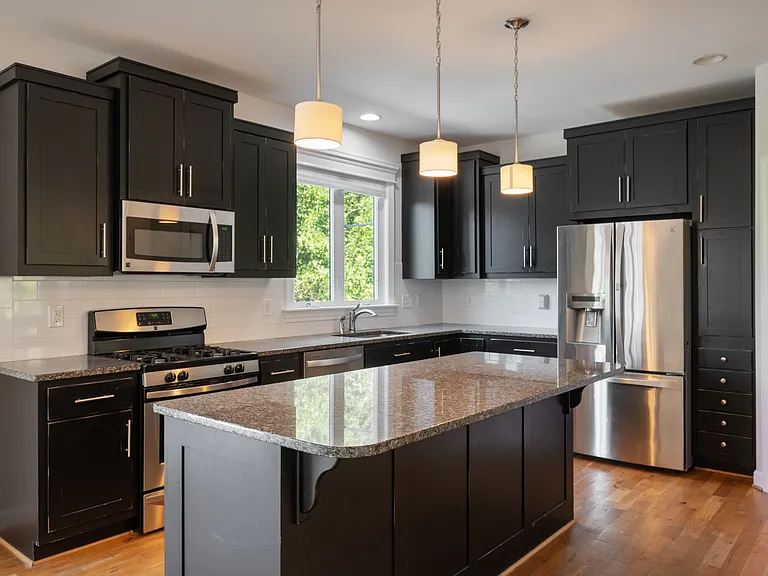 243 Huntley Ave — Photo 6