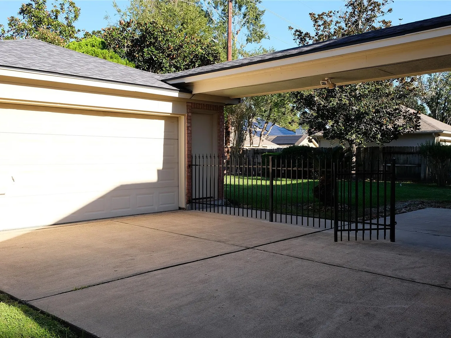 4 bed, 2.5 bath, 2445 sqft, $2,800 — Photo 3