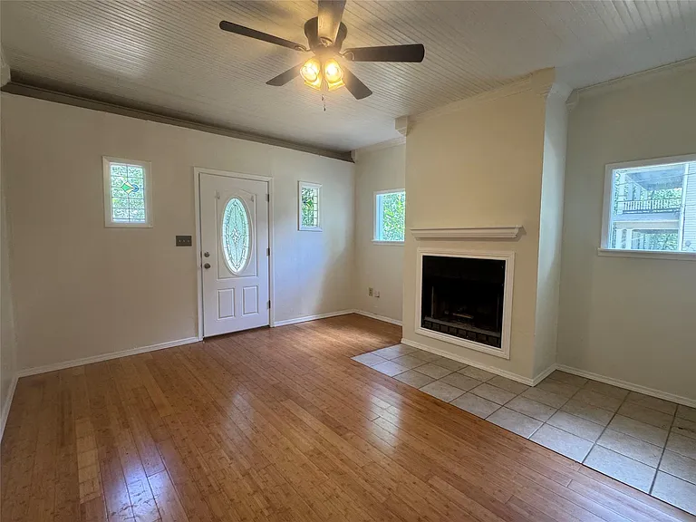 601 W San Antonio St — Photo 9