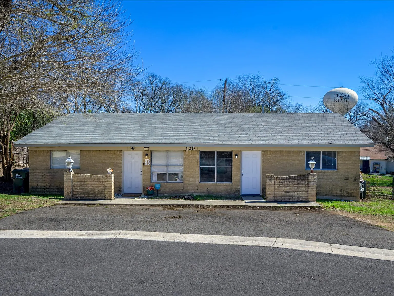 2 bed, 1.0 bath, 884 sqft, $1,295 — Photo 1