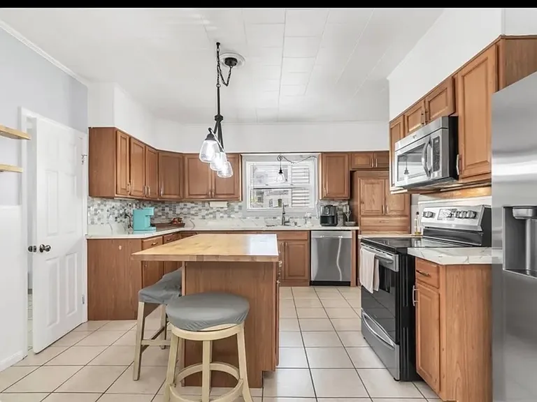 73 Pleasant St — Photo 2