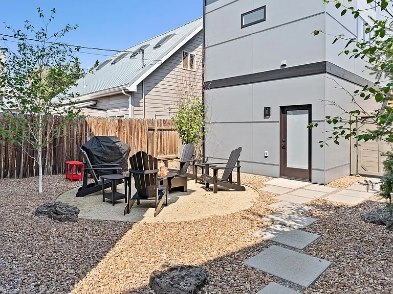 36 SW Roosevelt Ave — Photo 28
