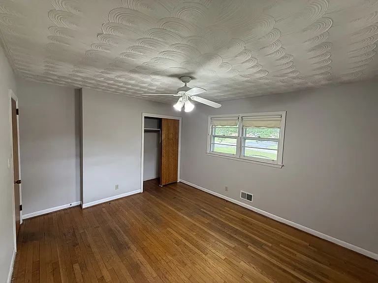 113 Midland Dr — Photo 19