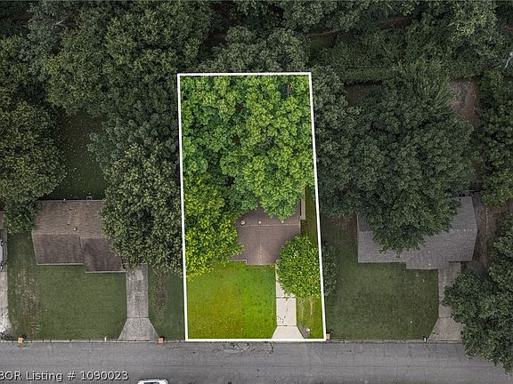 3rd image of 1107 W Atlanta St