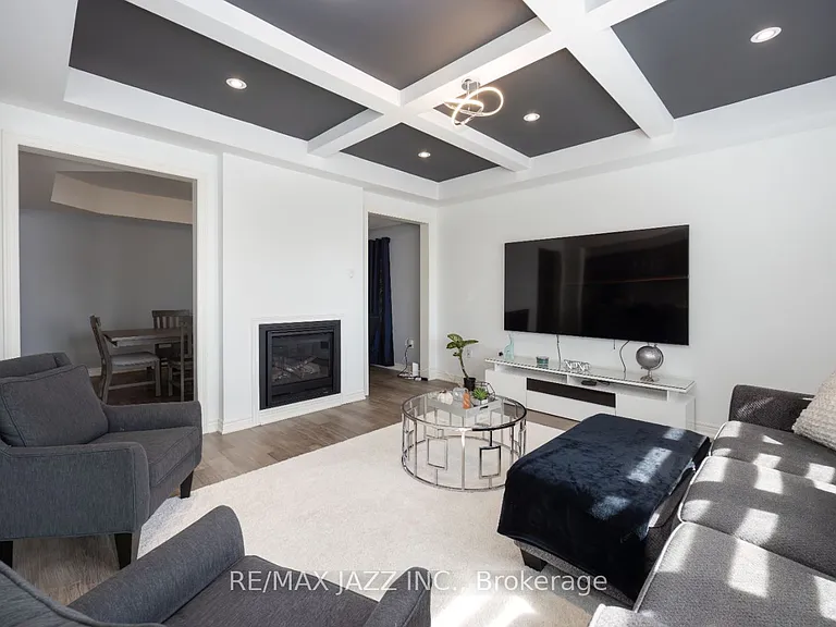 131 Courtney St — Photo 11