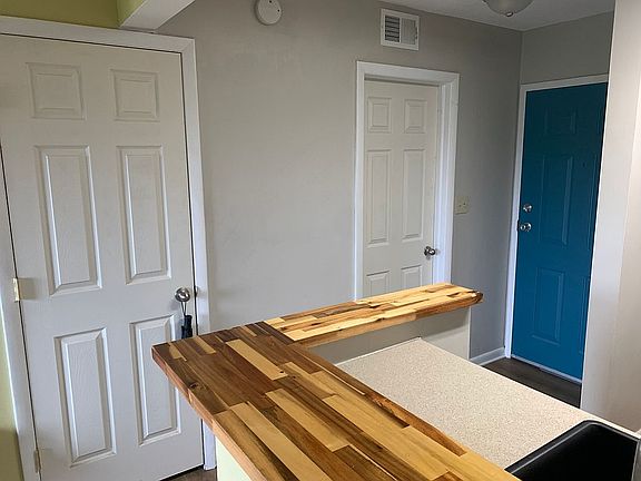 Mech. Closet & Bath Entry 